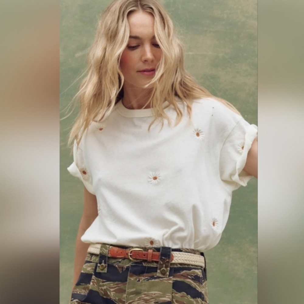 THE GREAT. The Boxy Crew in Washed White w/Floating Daisy Embroidery NWT 2 M